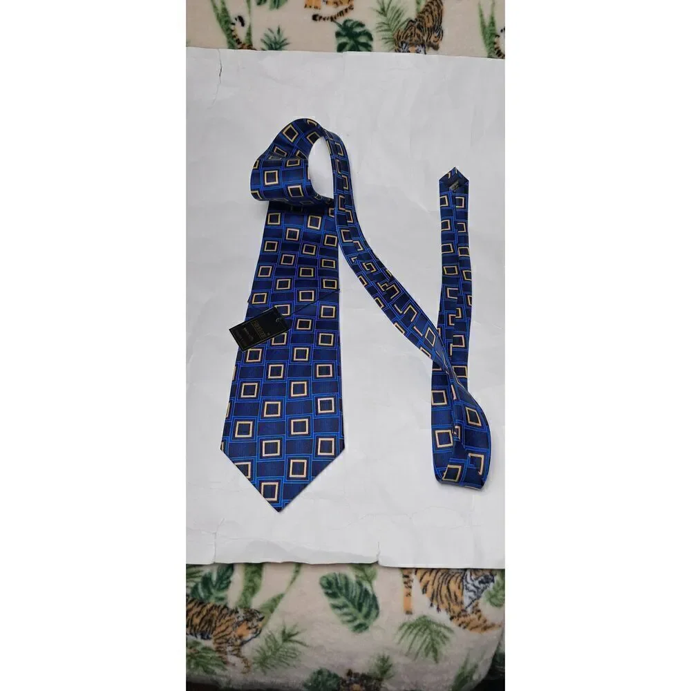 Firenze NWT Pure SILK Geometric Tie  L=56'  W=4'